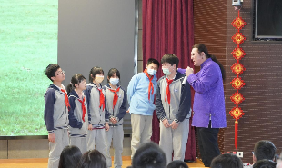作家黑鶴在上?；羯綄W校授課