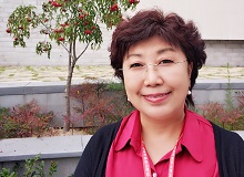 徐坤：《神圣婚姻》寫的是家族里的真人真事　　這部書的很多情節(jié)都是家族里的真人真事，聽的時(shí)候在想，應(yīng)該用什么方式把故事寫出來……[詳細(xì)]