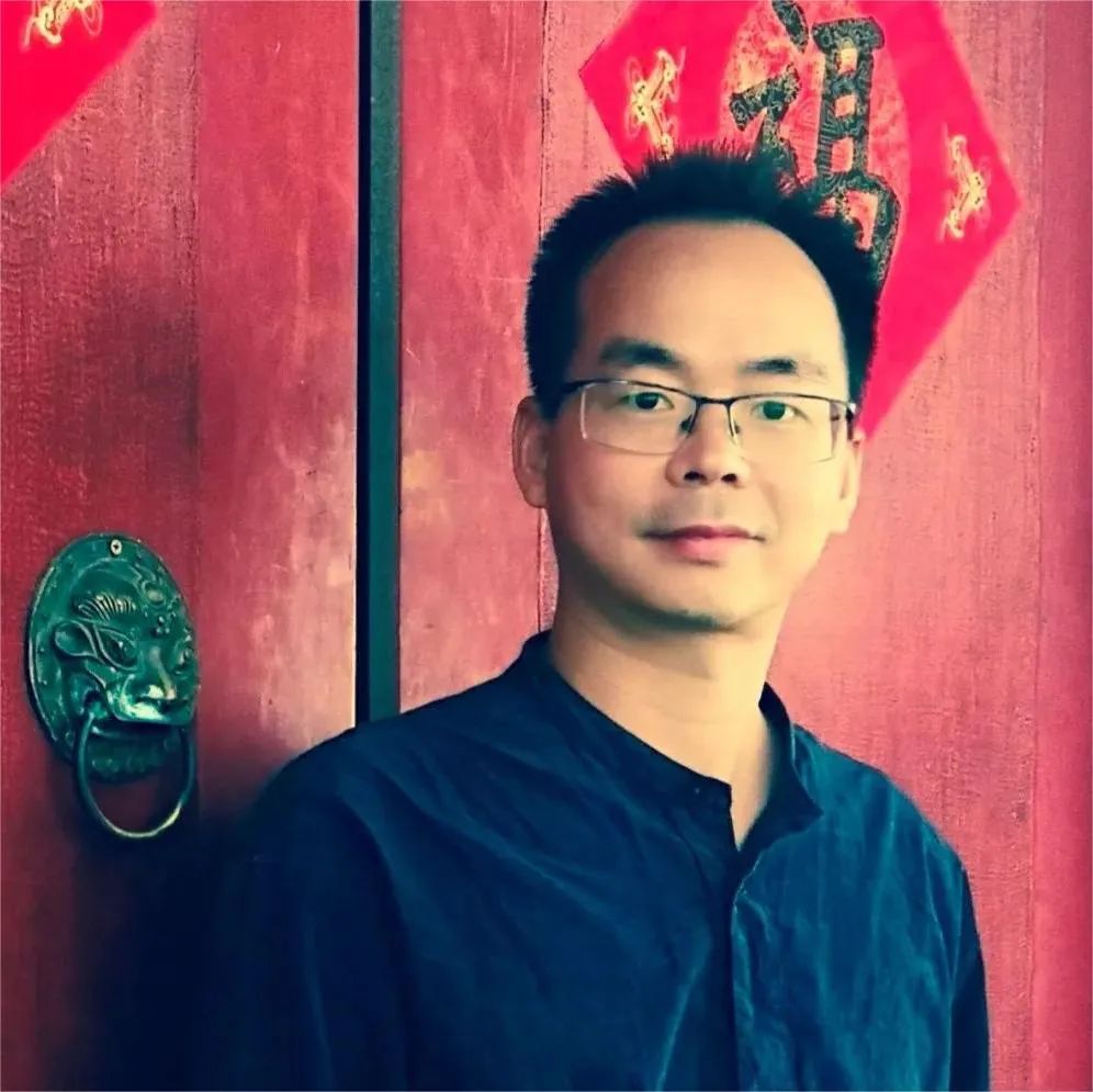 李德南，文學(xué)博士、青年評論家、專業(yè)作家。