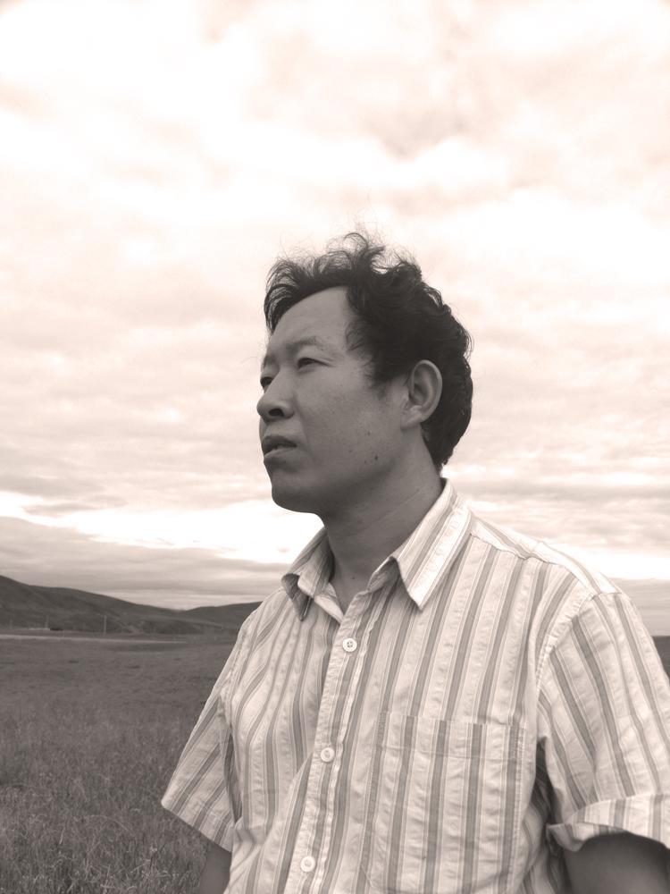 汪渺，一級文學(xué)創(chuàng)作、中國作家協(xié)會會員、天水市作家協(xié)會主席、天水市藝術(shù)研究院院長。在《十月》《飛天》《詩選刊》等發(fā)表百余首詩歌。長篇小說《雪夢》被《十月》推出，獲第三屆甘肅省黃河文學(xué)獎；長詩《創(chuàng)世紀(jì)》獲第二屆《飛天》十年文學(xué)獎；散文《詩人老鄉(xiāng)》獲全國孫犁散文一等獎；萬行長詩《白馬史詩》獲第五屆中國長詩獎、甘肅省第十屆敦煌文藝獎、第二屆大巴山文藝推優(yōu)工程優(yōu)秀詩歌獎。