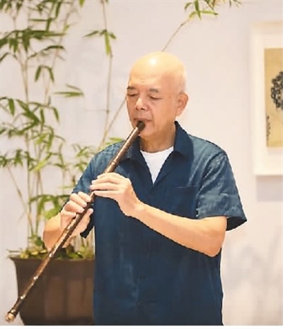 　　關(guān)山月美術(shù)館“仲夏輕音·古琴雅集”美術(shù)館之夜現(xiàn)場(chǎng) 　　（圖片來自關(guān)山月美術(shù)館微信公眾號(hào)）