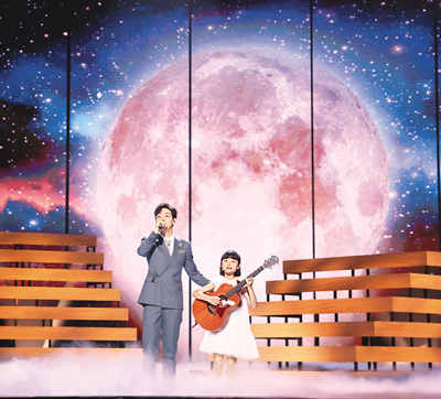 　胡夏（左）、周昭妍演繹《靜夜思》  　　出品方供圖