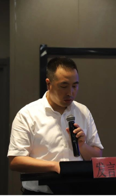 呼倫貝爾市翻譯家協(xié)會副主席、秘書長陳巴爾虎旗文聯(lián)副主席慶和