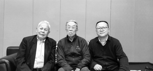  2022年1月，李少君和謝冕、王蒙兩位老師合影。      本版圖片均為受訪者供圖
