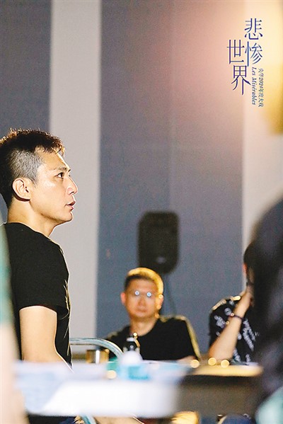 　演員劉燁在劇場(chǎng)彩排。
