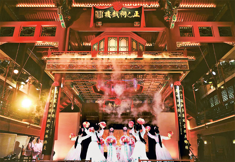 正乙祠戲樓里，昆曲《牡丹亭》經(jīng)典名段正在上演。 正乙祠戲樓供圖