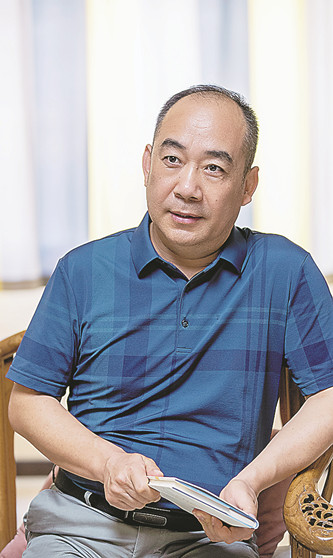 桫欏（《詩選刊》主編、中國作協(xié)網(wǎng)絡(luò)文學(xué)委員會(huì)委員）