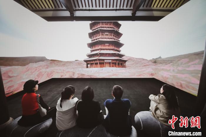 觀眾以全新角度的沉浸登臨體驗，感受古塔所承載的唐遼之風(fēng)和中古文化美感。(瑞安新天地供圖)
