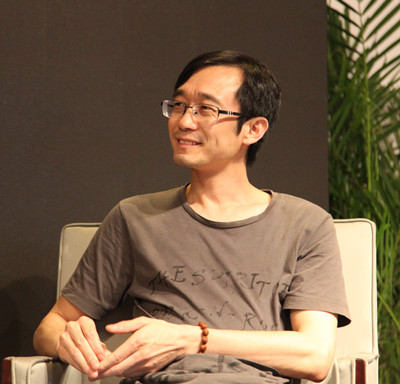 黃德海，《思南文學選刊》副主編，中國現(xiàn)代文學館特聘研究員。著有《世間文章》《詩經(jīng)消息》《書到今生讀已遲》《馴養(yǎng)生活》等。曾獲第八屆“唐弢青年文學研究獎”、第十七屆“華語文學傳媒盛典·年度文學評論家”、第三屆“山花文學雙年獎·散文獎”。