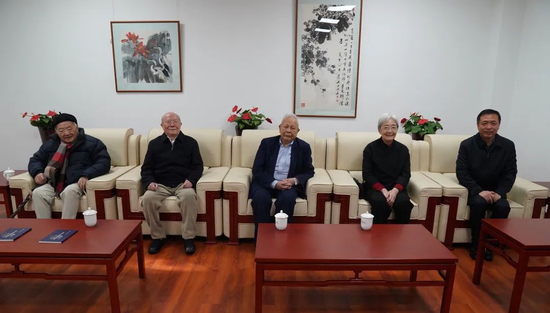 左起：錢理群、嚴(yán)家炎、謝冕、盧曉蓉、張宏森