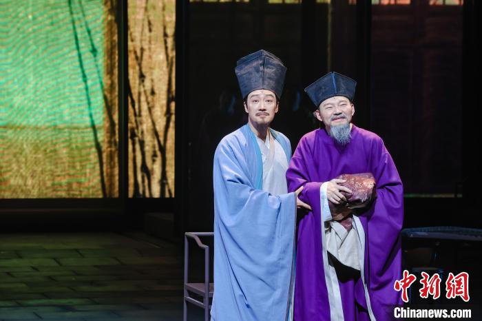原創(chuàng)話劇《蘇堤春曉》劇照。國(guó)家話劇院供圖