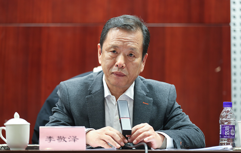 中國作協(xié)黨組成員、副主席李敬澤主持座談會