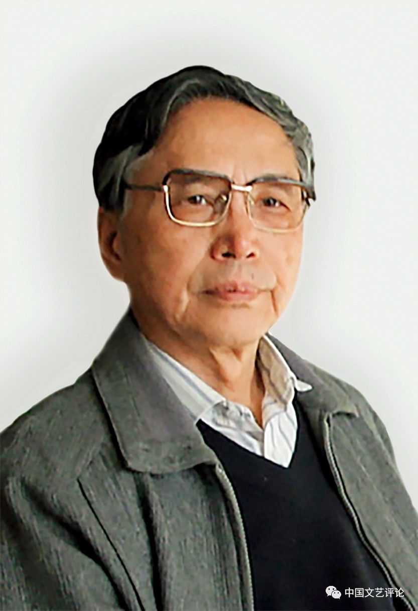 錢中文簡介：1932年11月生，江蘇無錫人。1955年畢業(yè)于中國人民大學(xué)俄語系，1955—1959年就讀于莫斯科大學(xué)研究生部俄羅斯語言文學(xué)系。現(xiàn)為中國社會(huì)科學(xué)院榮譽(yù)學(xué)部委員、文學(xué)研究所研究員、研究生院教授、博士生導(dǎo)師(自1987年起)，中國作家協(xié)會(huì)全國委員會(huì)榮譽(yù)委員，中國中外文藝?yán)碚搶W(xué)會(huì)名譽(yù)會(huì)長。曾任中國社會(huì)科學(xué)院文學(xué)所文藝?yán)碚撗芯渴抑魅?、比較文學(xué)研究室主任、《文學(xué)評(píng)論》主編、學(xué)術(shù)委員會(huì)委員，國務(wù)院學(xué)位委員會(huì)中國語言文學(xué)學(xué)科評(píng)議組成員與召集人。著有《果戈理及其諷刺藝術(shù)》、《現(xiàn)實(shí)主義和現(xiàn)代主義》、《文學(xué)原理——發(fā)展論》(后改為《文學(xué)發(fā)展論》)、《文學(xué)理論流派與民族文化精神》、《文學(xué)理論：走向交往對話的時(shí)代》、《新理性精神文學(xué)論》、《錢中文學(xué)術(shù)文化隨筆》、《自律與他律》(合著)、《錢中文文集》韓國版4卷本、《文學(xué)理論：求索與反思》、《新理性精神與當(dāng)代文論建設(shè)》、《現(xiàn)代性與當(dāng)代文學(xué)理論》、《桐蔭夢痕》、《文學(xué)的鄉(xiāng)愁》等，有《錢中文文集》5卷本問世。主編《巴赫金全集》譯文7卷、《讀世界》6種、《文學(xué)理論建設(shè)叢書》7種；合作主編多種論文集、《新時(shí)期文藝學(xué)建設(shè)叢書》36種、《現(xiàn)代外國文藝?yán)碚撟g叢》14種。合譯有長篇小說《現(xiàn)代牧歌》([俄]謝德林著)等。