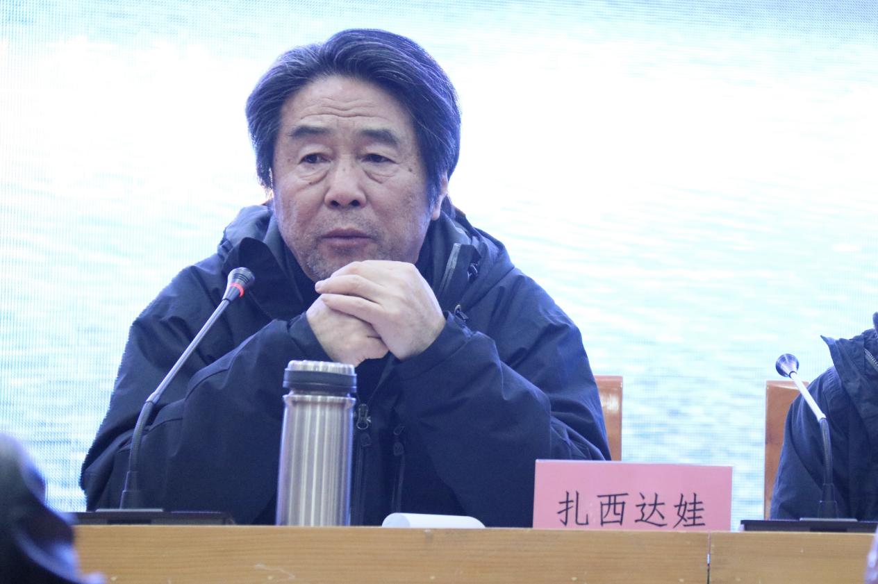 西藏自治區(qū)政協(xié)副主席、文聯(lián)主席扎西達(dá)娃在開班儀式講話
