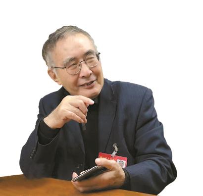 1943年出生。作家、國家一級(jí)編劇。享受政府特殊津貼。主要作品有長篇小說《桑那高地的太陽》《泥日》《高緯度戰(zhàn)栗》等，與小說同期創(chuàng)作的同名長篇電視連續(xù)劇《蒼天在上》《大雪無痕》《省委書記》播出后，均在國內(nèi)外引起強(qiáng)烈反響。長篇小說《大雪無痕》獲國家圖書獎(jiǎng)。