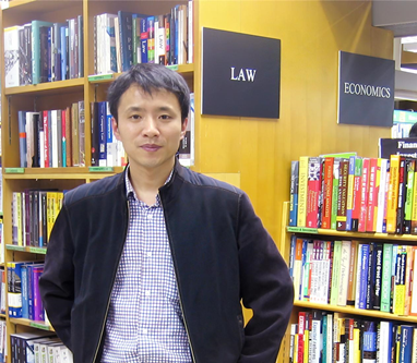  飛廉，本名武彥華，河南項城人，畢業(yè)于浙江大學，著有詩集《不可有悲哀》《捕風與雕龍》，參與創(chuàng)辦民刊《野外》《詩建設(shè)》，獲陳子昂詩歌獎、蘇軾詩歌獎，現(xiàn)居杭州。