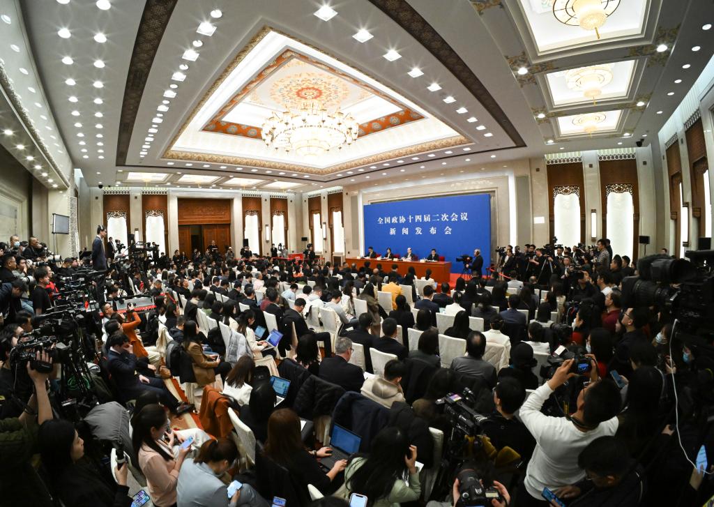 3月3日，全國政協(xié)十四屆二次會議新聞發(fā)布會在北京人民大會堂舉行。大會新聞發(fā)言人劉結(jié)一向中外媒體介紹本次大會有關(guān)情況并回答記者提問。?新華社記者 陳曄華 攝