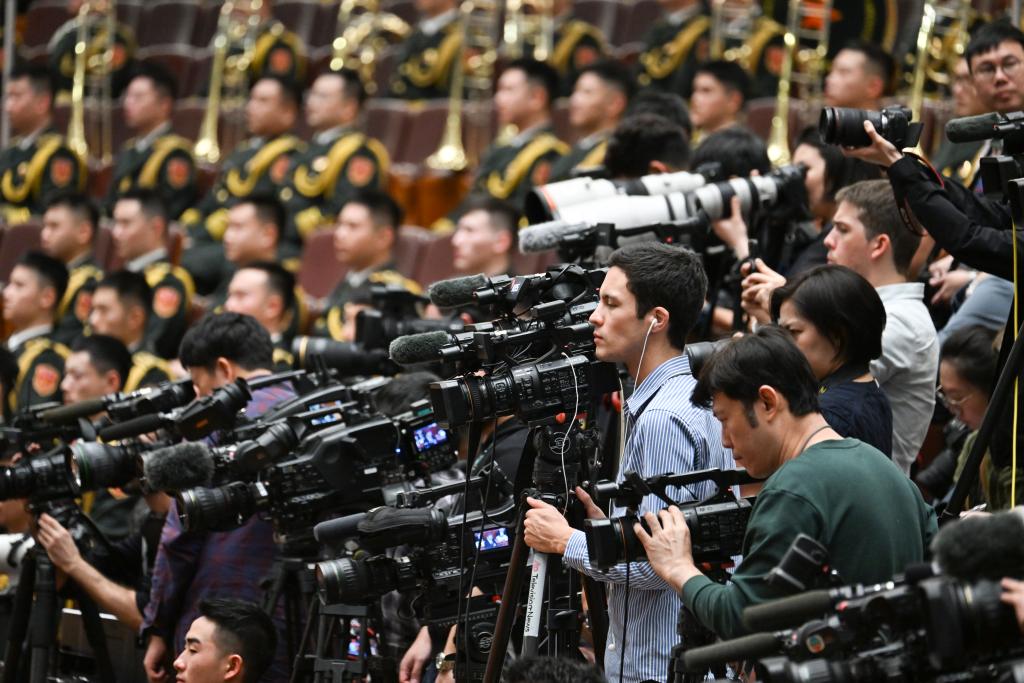 3月5日，第十四屆全國(guó)人民代表大會(huì)第二次會(huì)議在北京人民大會(huì)堂開(kāi)幕。這是記者在會(huì)場(chǎng)拍攝。新華社記者 牟寧 攝