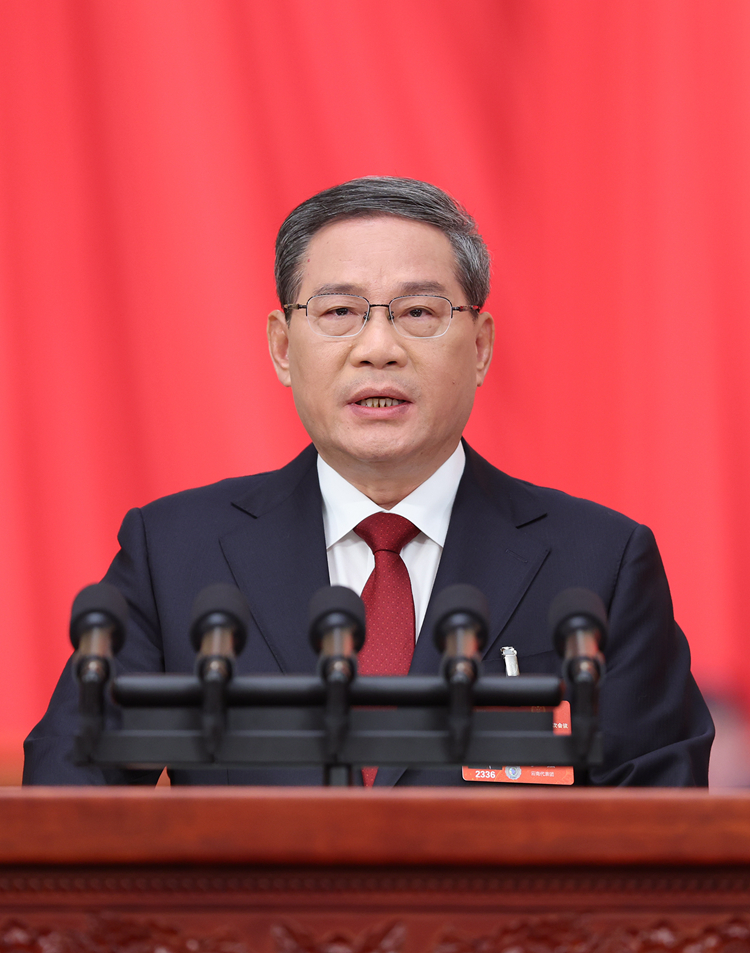3月5日，第十四屆全國(guó)人民代表大會(huì)第二次會(huì)議在北京人民大會(huì)堂開(kāi)幕。國(guó)務(wù)院總理李強(qiáng)作政府工作報(bào)告。新華社記者 姚大偉 攝