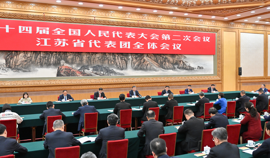 3月5日，中共中央總書記、國家主席、中央軍委主席習近平參加他所在的十四屆全國人大二次會議江蘇代表團審議。新華社記者 岳月偉 攝