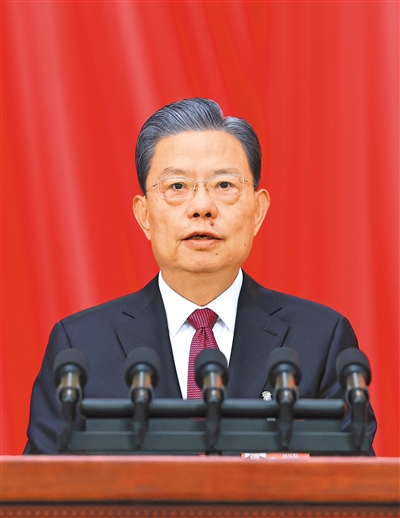3月8日，十四屆全國人大二次會議在北京人民大會堂舉行第二次全體會議。受全國人大常委會委托，趙樂際委員長向大會報告全國人大常委會工作。 　　新華社記者 王 曄攝