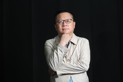 李少君，《詩刊》社主編，一級作家。主要著作有《自然集》《草根集》《海天集》《應(yīng)該對春天有所表示》等，被譽為“自然詩人”。