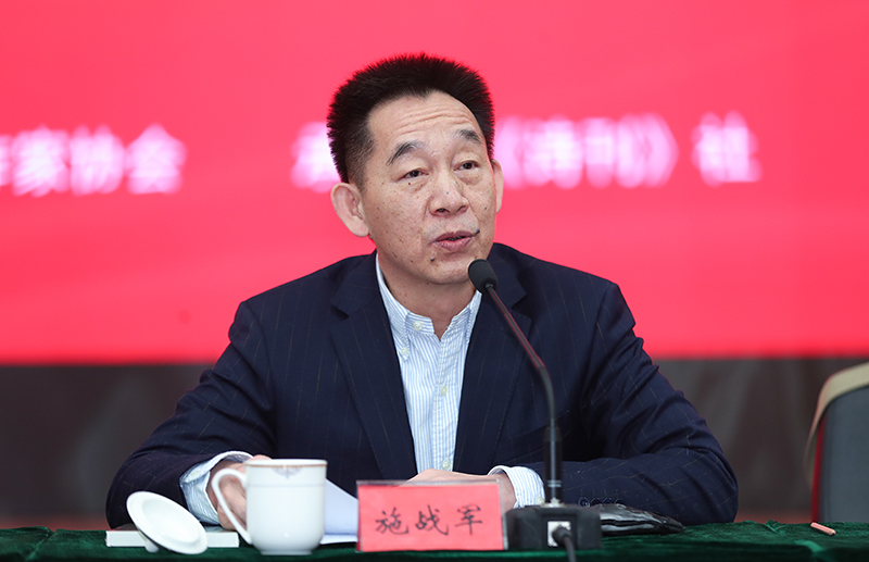 中國作協(xié)黨組成員、書記處書記施戰(zhàn)軍主持座談會