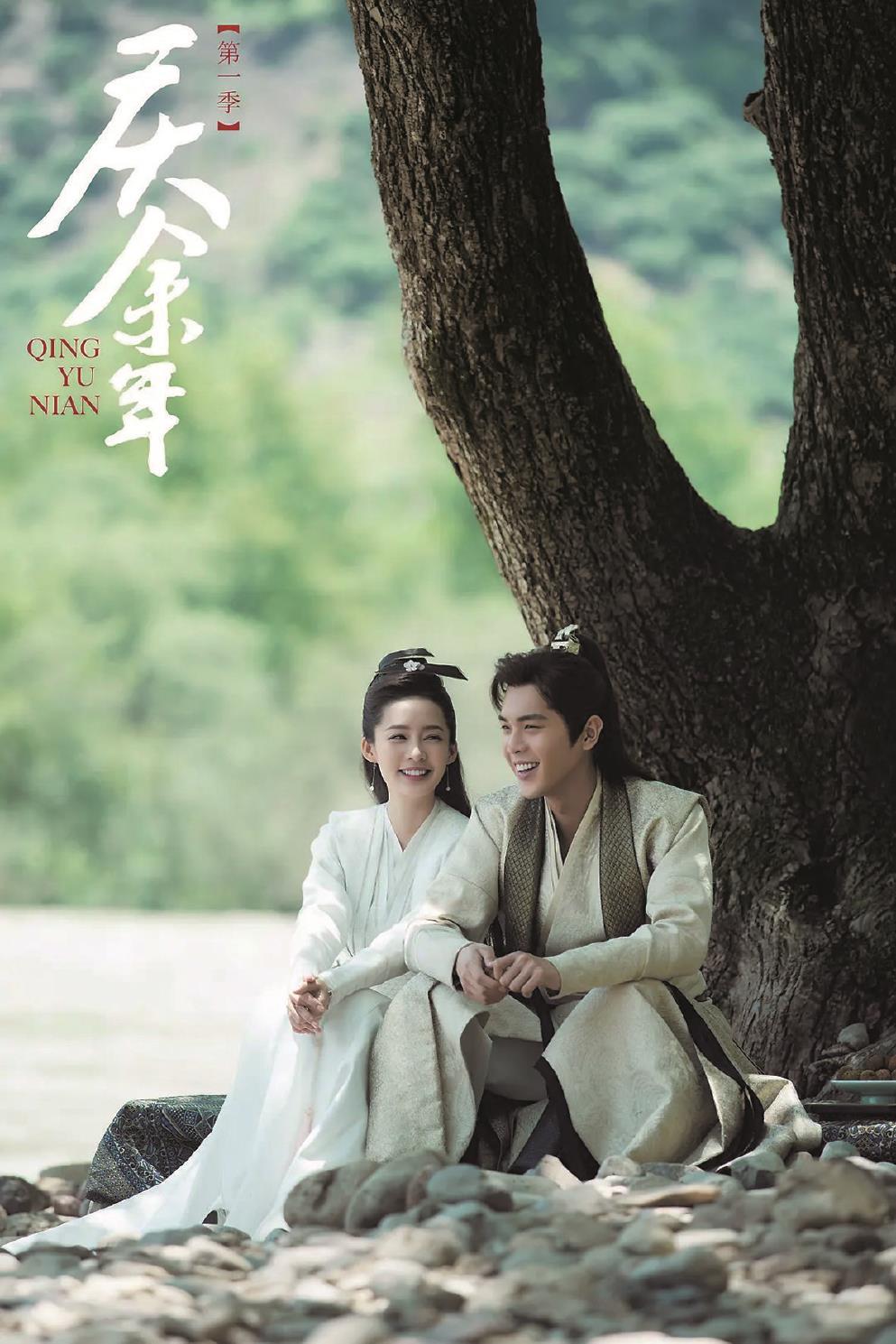 《慶余年1》（左圖）在收視與口碑上的雙重“劇王”稱號(hào)，在很大程度上正是源自于對(duì)網(wǎng)絡(luò)爽文快感模式的有效復(fù)制。相比之下，《慶余年2》（下圖）本質(zhì)上并非爽劇，而是一部悲涼意味濃郁的正劇,主題聚焦于范閑內(nèi)心的真正覺醒。這種主題上的變奏，使劇情模式也相應(yīng)地發(fā)生了變化。