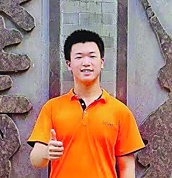 陳林孝，華南師范大學(xué)漢語(yǔ)言文學(xué)在讀本科生，廣東省科普作家協(xié)會(huì)科幻專委會(huì)會(huì)員。曾獲第五屆江蘇省青年科普科幻作品大賽科幻小說(shuō)類一等獎(jiǎng)，科普文章《深度學(xué)習(xí)深幾許？》被評(píng)為中國(guó)計(jì)算機(jī)學(xué)會(huì)科普?qǐng)D文優(yōu)秀作品。