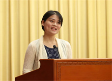 李春華（李琸）：從一個人的戈壁走向文學(xué)的綠洲　　至今我不敢稱自己為作家，對我而言，這是一個非常神圣的字眼……[詳細]