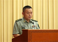王昆：作家的青春捍衛(wèi)什么　　40天前的這個時刻，我正在西部邊境一個海拔5000米的前沿哨所，陪我前往邊境埡口的是一個年輕士兵……[詳細]
