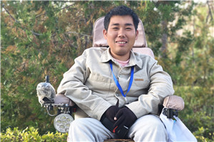 散文獎：《青白石階》 作者： 柳客行（回族）         獲獎感言在這里我首先要感謝駿馬獎評委對我的鼓勵和肯定。我覺得這份榮譽不僅僅屬于我個人，更屬于我的文學之路上給予我親切關懷和無私幫助的人們。是這些溫暖讓我真誠地愛著這個世界，讓我堅信文學的力量，以羸弱的身體守望文學理想。感謝在場的每一位領導和來賓，能夠聆聽一個無力舉起話筒的作者……