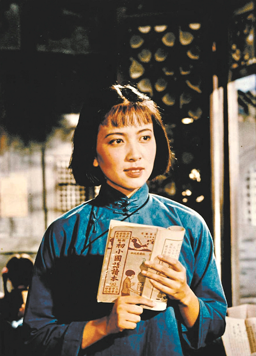 一九五九年，由楊沫編劇，崔嵬和陳懷皚執(zhí)導(dǎo)，北京電影制片廠出品的電影《青春之歌》上映，謝芳飾演林道靜