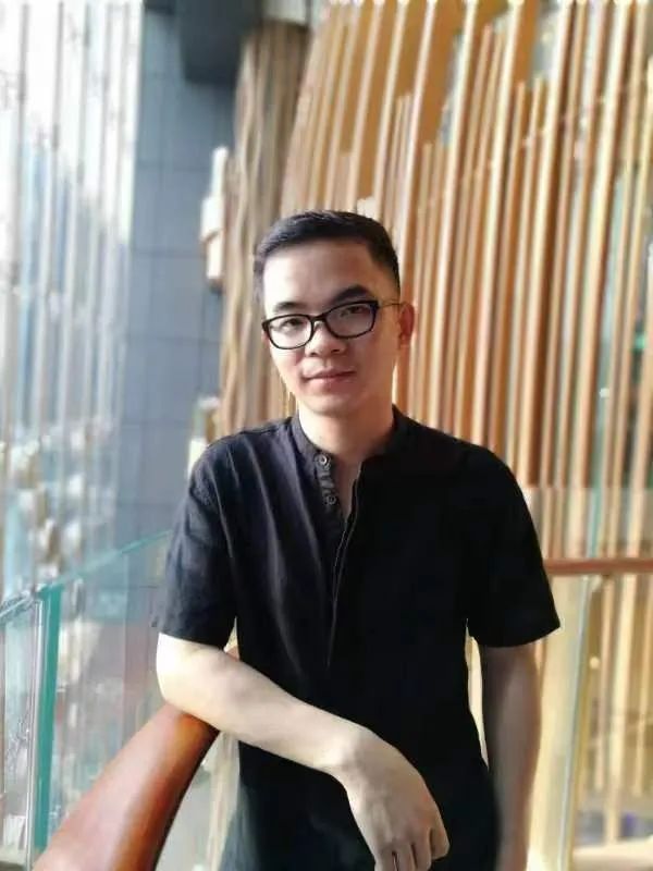 唐詩人，中國作家協(xié)會會員，廣州市文藝評論家協(xié)會理事、暨南大學(xué)文學(xué)院副教授