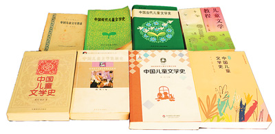 　蔣風(fēng)編著的部分作品。  　?。ū疚呐鋱D由作者提供）