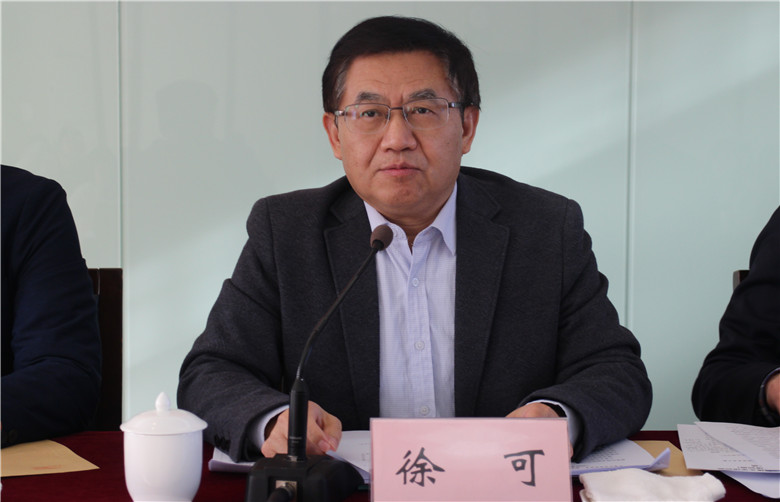 徐可主持開(kāi)學(xué)典禮