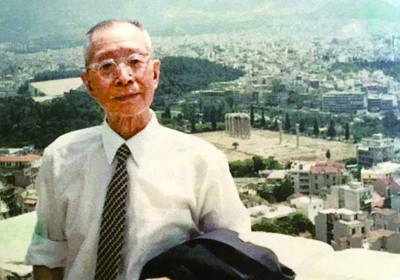 1986年，羅念生在雅典衛(wèi)城上