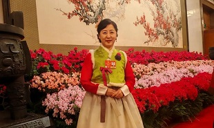 全國(guó)人大代表、中國(guó)舞協(xié)副主席、延邊歌舞團(tuán)副團(tuán)長(zhǎng)咸順女