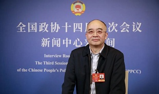 全國(guó)政協(xié)委員，中國(guó)作協(xié)副主席吳義勤
