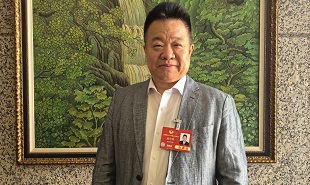 全國(guó)政協(xié)常委，中國(guó)作協(xié)副主席邱華棟