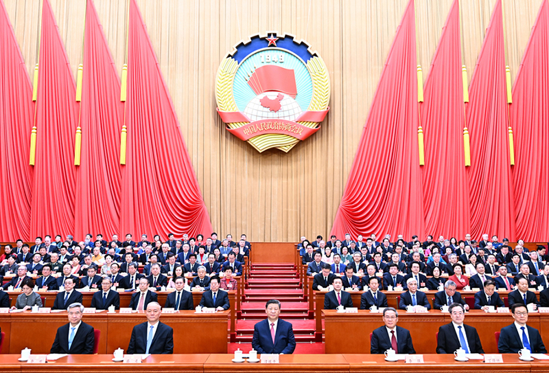 3月10日上午，中國人民政治協(xié)商會議第十四屆全國委員會第三次會議在北京人民大會堂閉幕。這是習近平、李強、蔡奇、丁薛祥、李希、韓正在主席臺就座。新華社記者 燕雁 攝