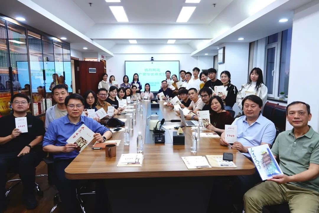5月13日，第二期魯迅文學(xué)院廣西青年作家高級研修班學(xué)員代表走進(jìn)《人民文學(xué)》雜志社座談交流