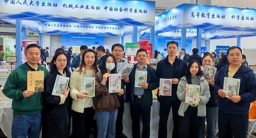 5月15日，《人民文學(xué)》首次參加在吉林長春舉辦的全國圖書館采購會，與期刊同行交流發(fā)行經(jīng)驗，接待讀者來現(xiàn)場閱讀、打卡