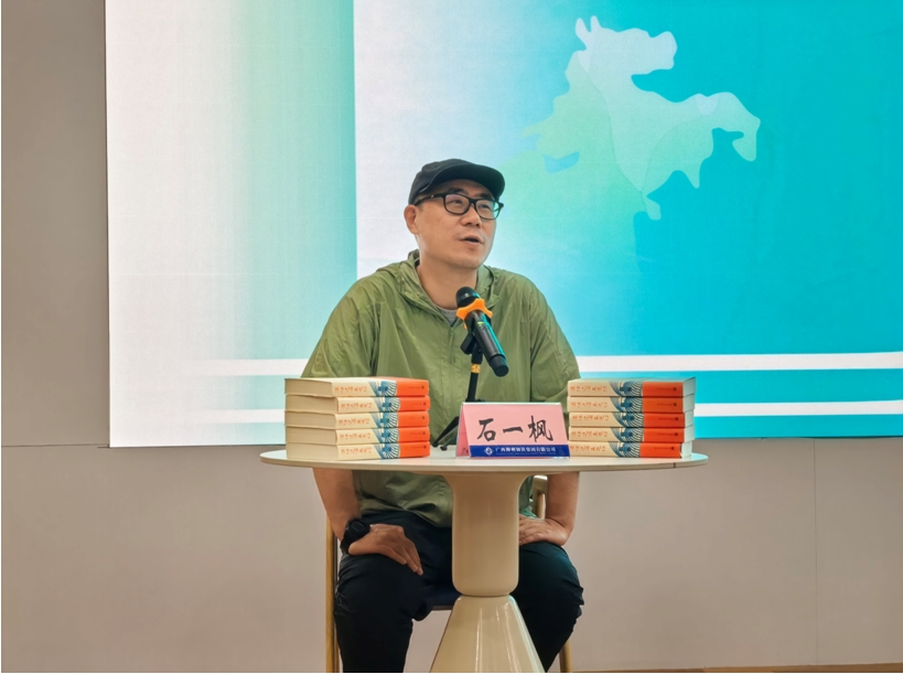 石一楓在防城港會場講課現(xiàn)場。（覃瀏榴 攝）